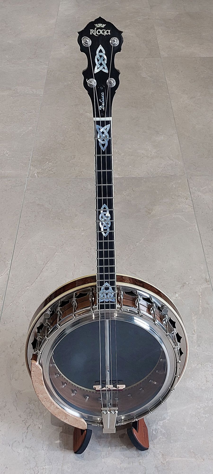 Rioga Deluxe 18 fret tenor banjo